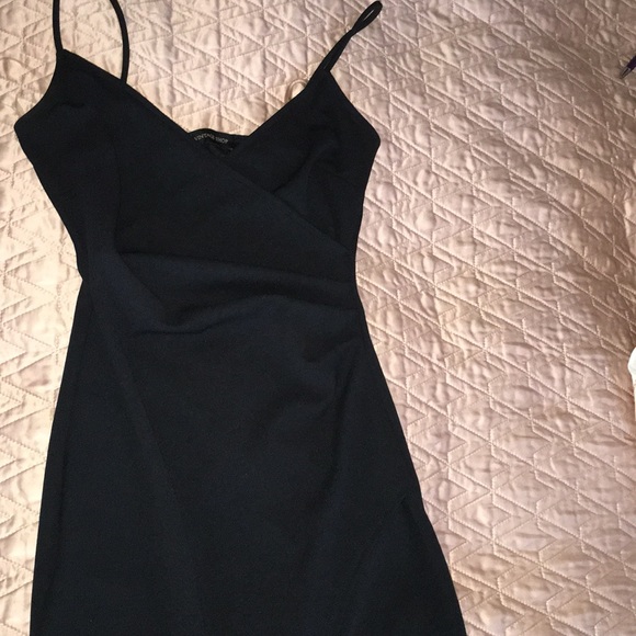 Black dress 💛 - Picture 5 of 6